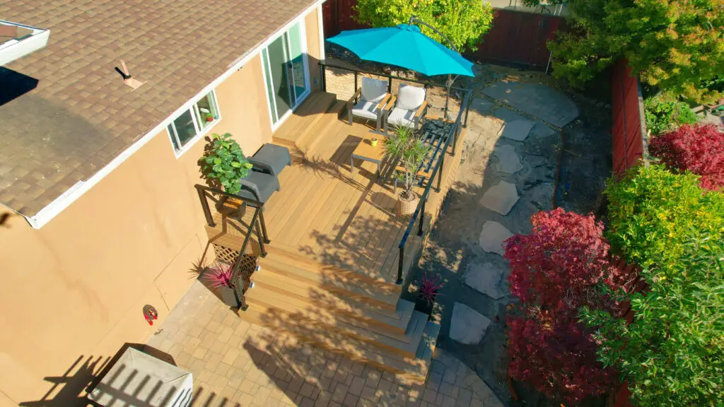 Custom Deck Builders in Thompsons, TX